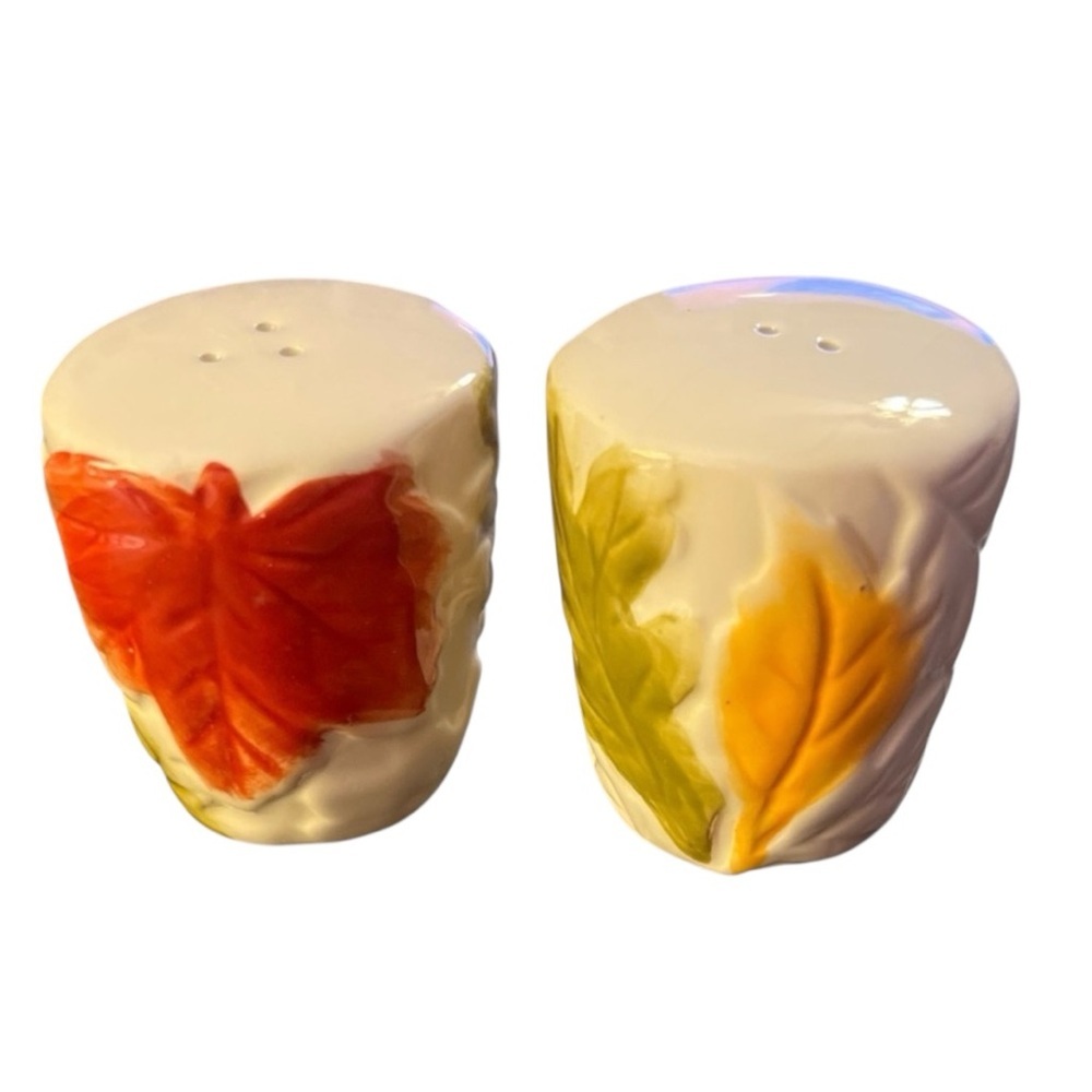 Vintage Fall Leaves Ceramic Salt and Pepper Shakers Autumn Leaves Thanksgiving